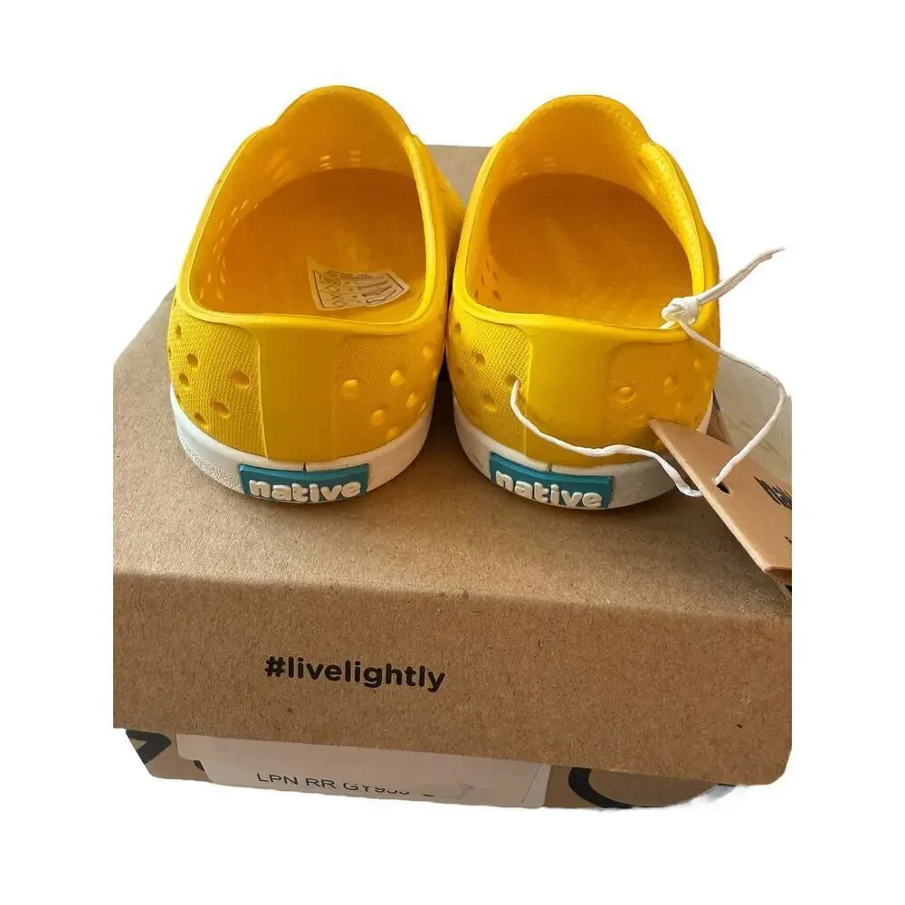 Native Kids Crayon Yellow Shell White Jefferson Size 4